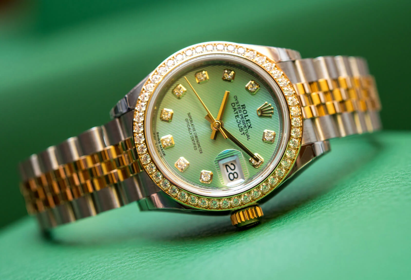645fc0e558059313463fe813_2018-10-01-rolex-lady-datejust-28-mint-dial-5